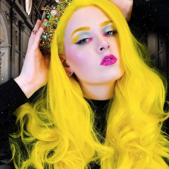 - 22” YELLOW BODY WAVYLACE FRONT WIG *NEW*